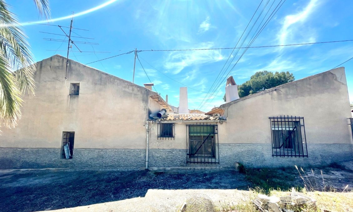 Resale - Villa -
La Romana - Inland