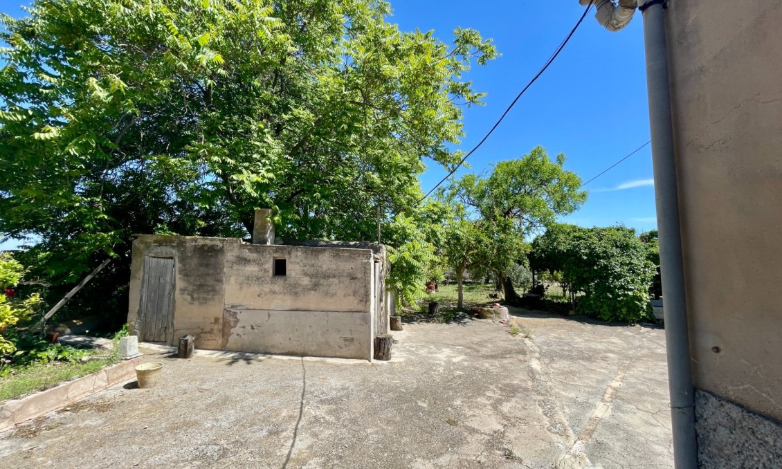Resale - Villa -
La Romana - Inland