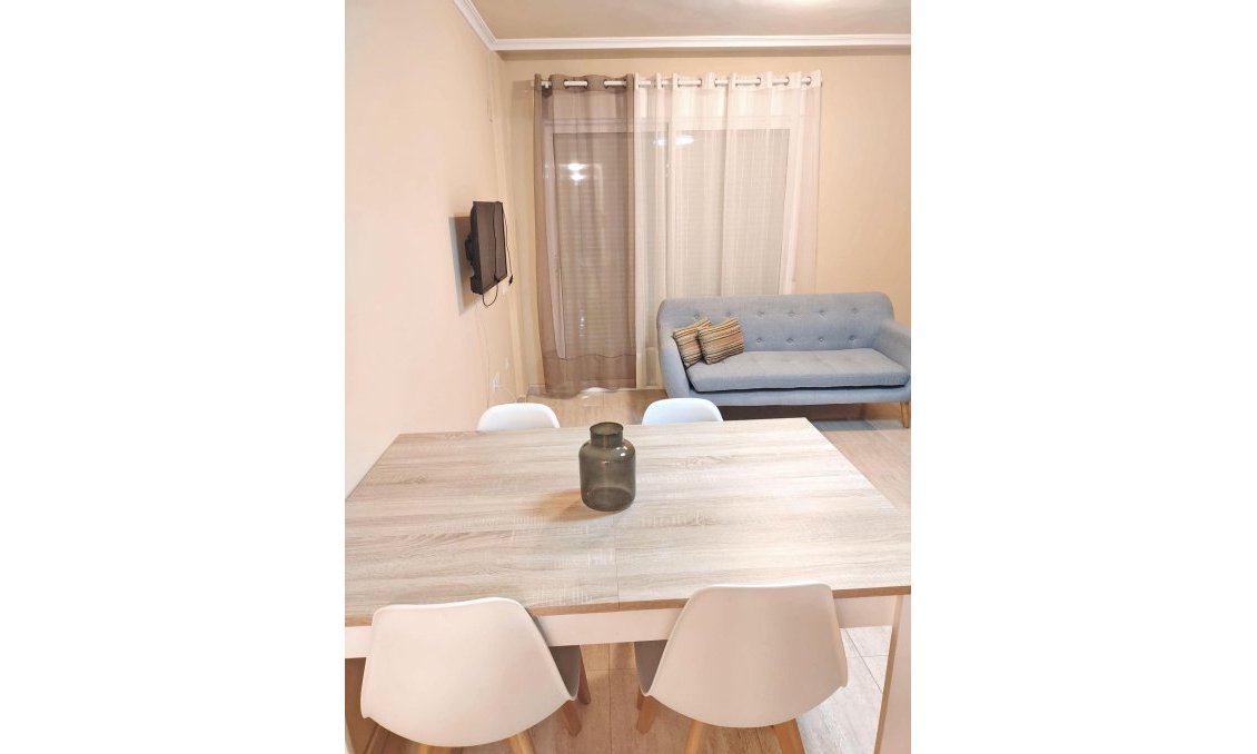 Resale - Apartment -
Guardamar del Segura - Puerto Deportivo