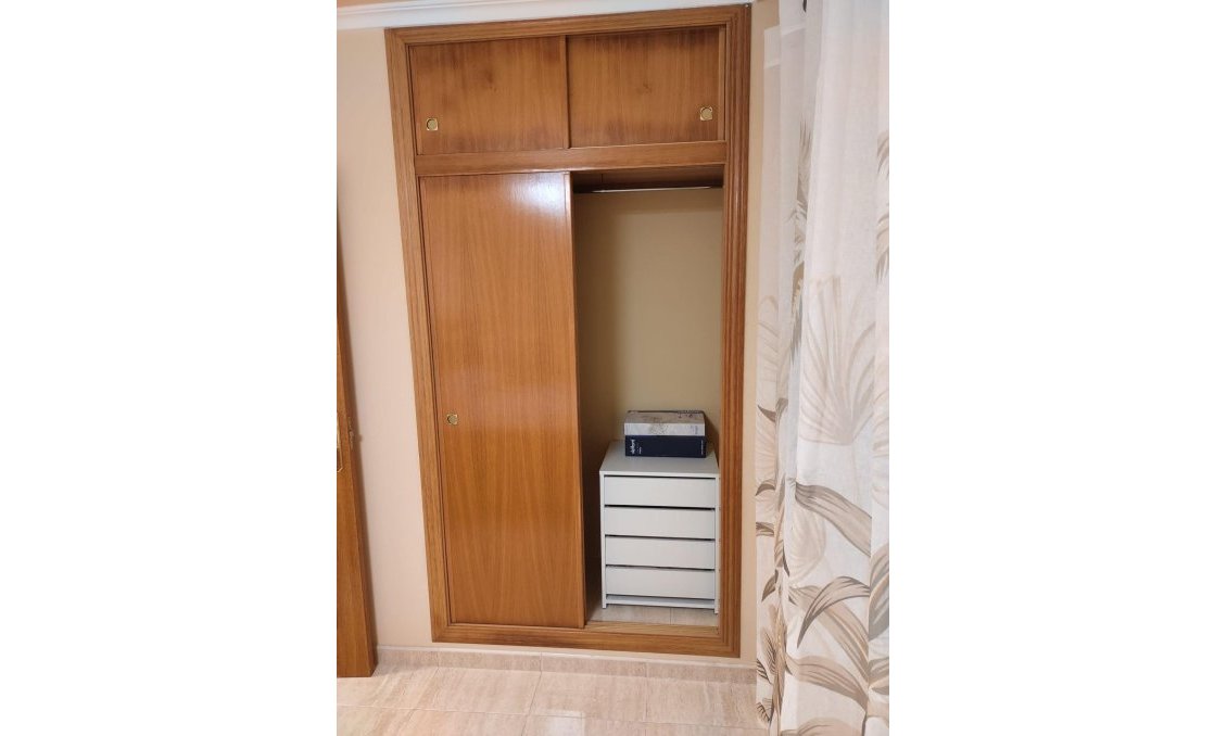 Resale - Apartment -
Guardamar del Segura - Puerto Deportivo