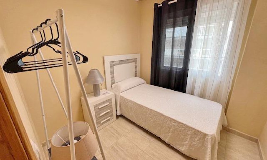 Resale - Apartment -
Guardamar del Segura - Puerto Deportivo
