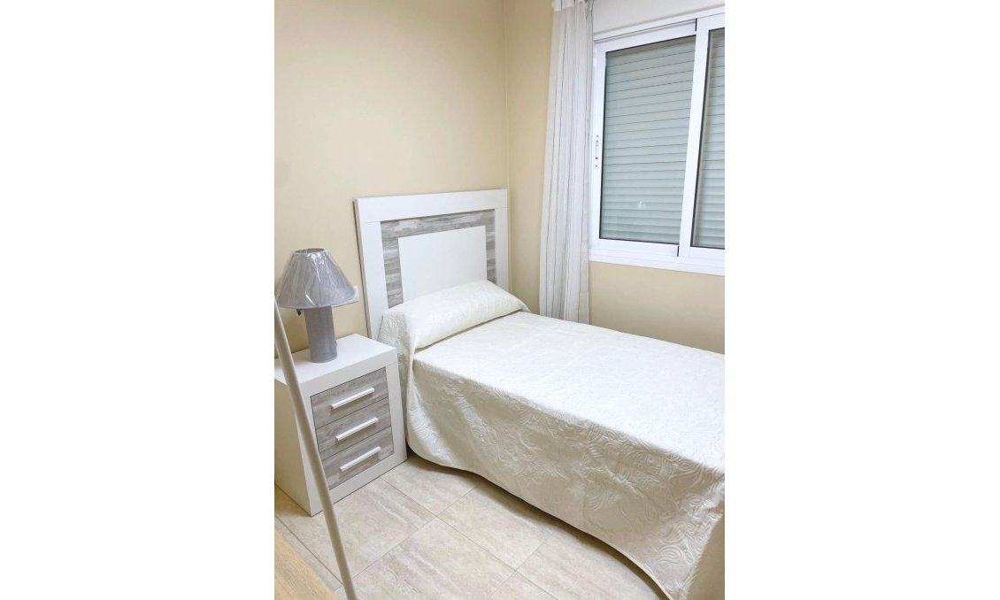 Resale - Apartment -
Guardamar del Segura - Puerto Deportivo