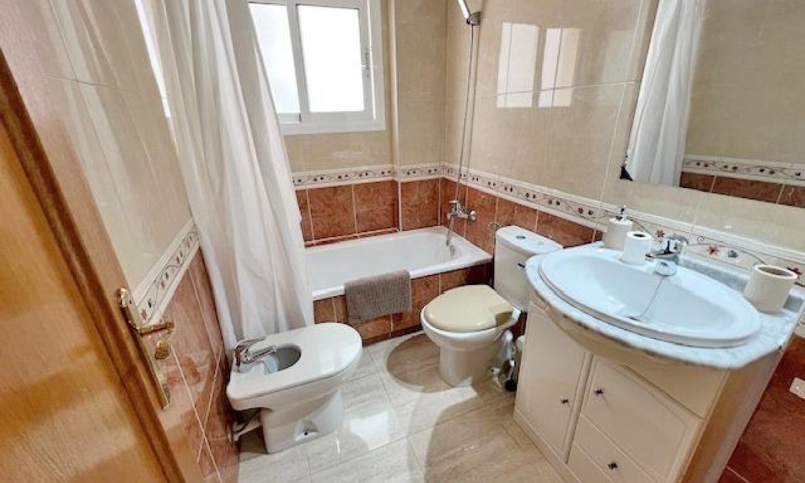Resale - Apartment -
Guardamar del Segura - Puerto Deportivo