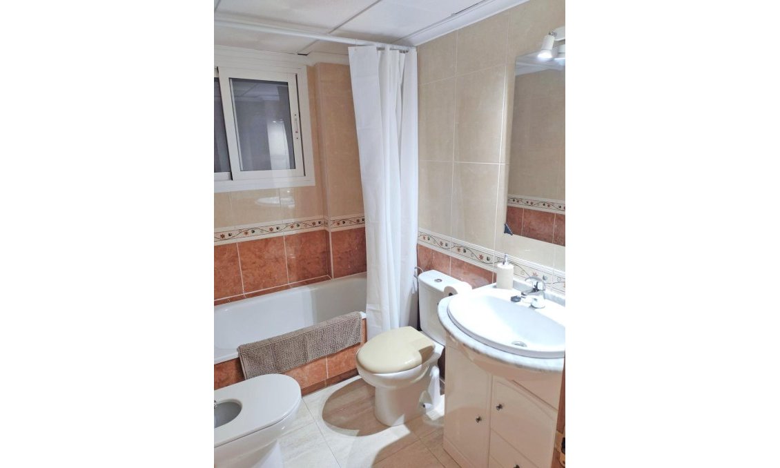 Resale - Apartment -
Guardamar del Segura - Puerto Deportivo