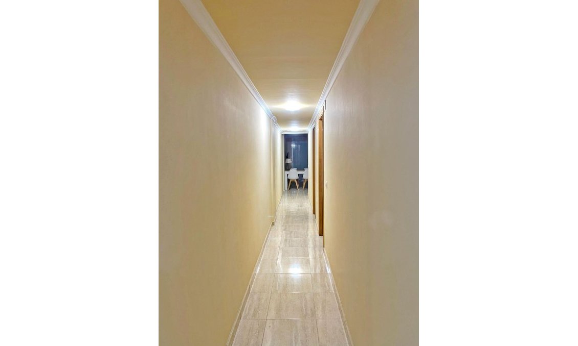 Resale - Apartment -
Guardamar del Segura - Puerto Deportivo
