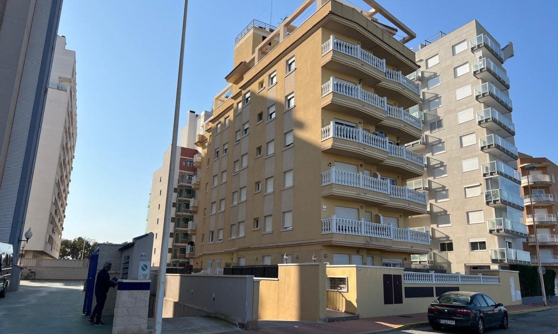 Resale - Apartment -
Guardamar del Segura - Puerto Deportivo