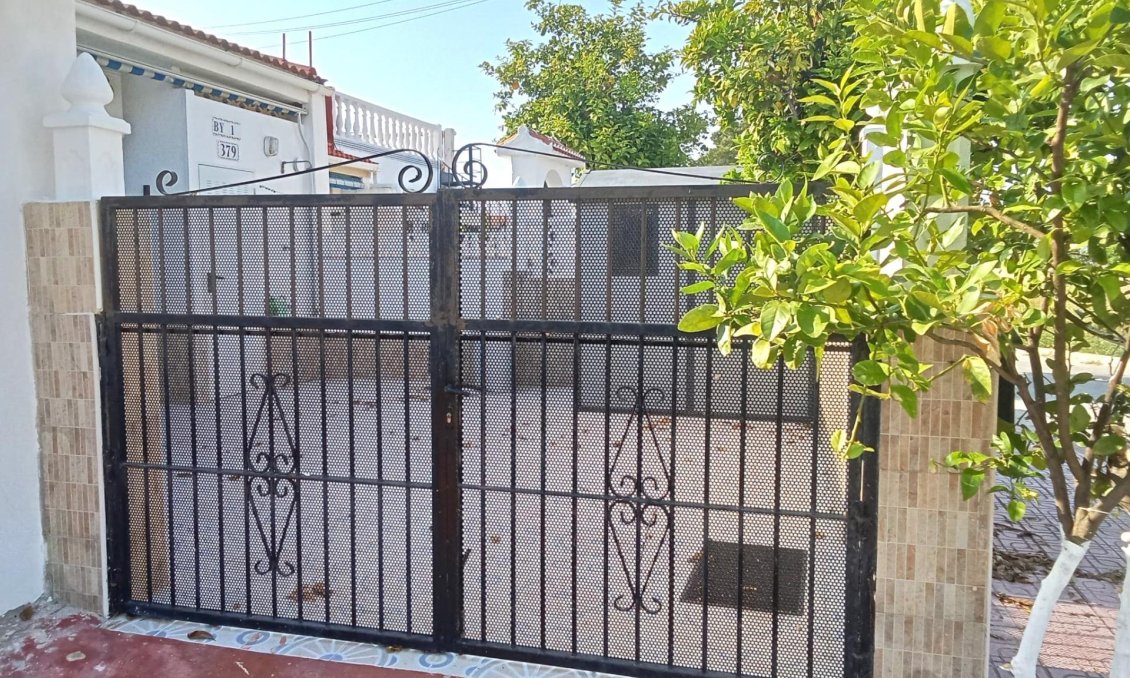 Resale - Bungalow -
Torrevieja - Torretas