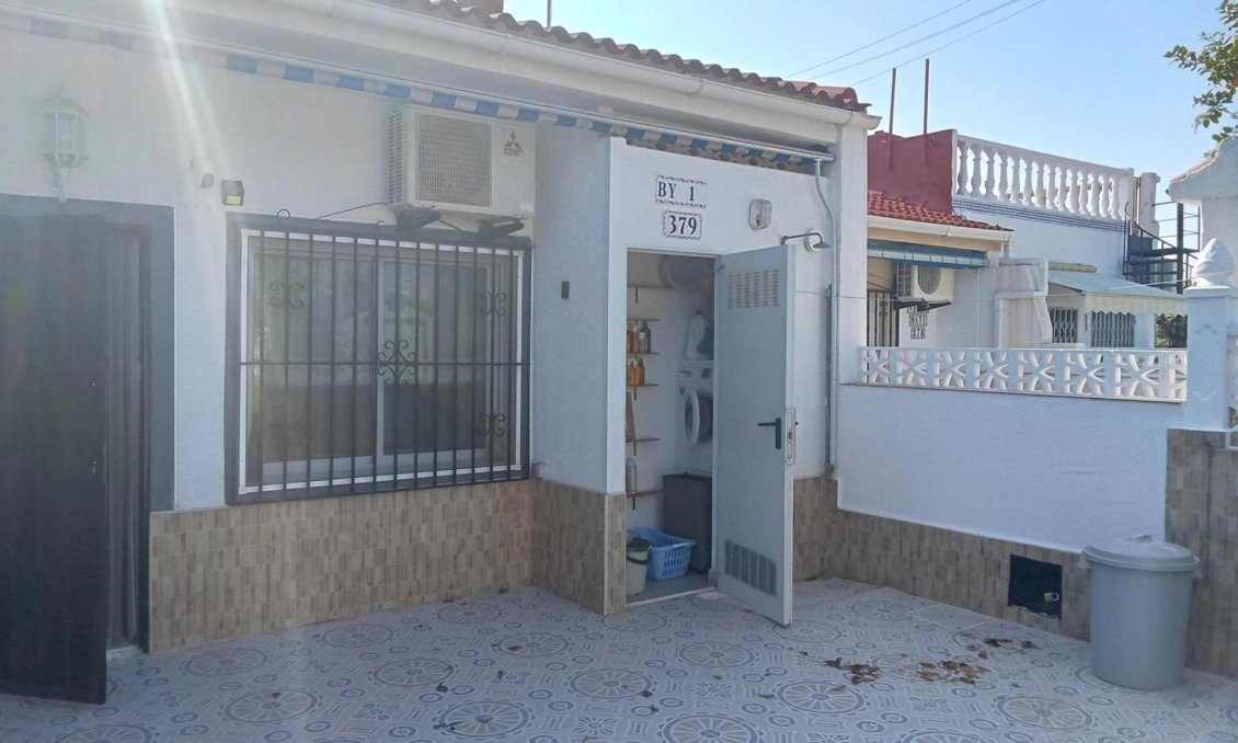 Resale - Bungalow -
Torrevieja - Torretas