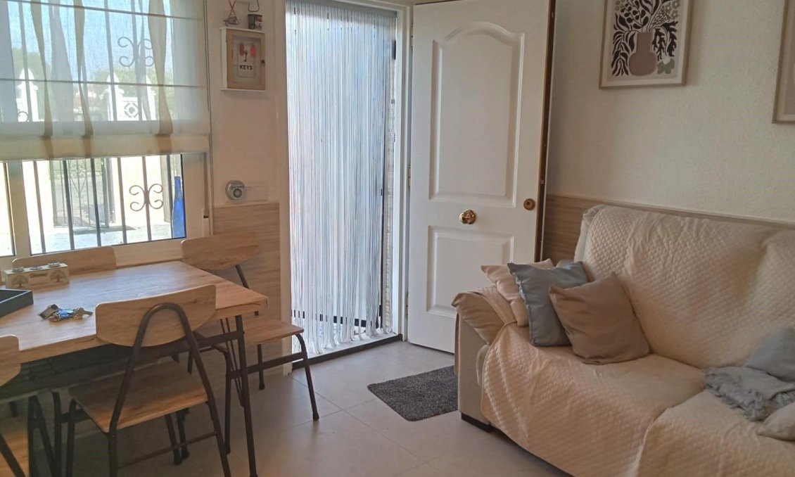 Resale - Bungalow -
Torrevieja - Torretas
