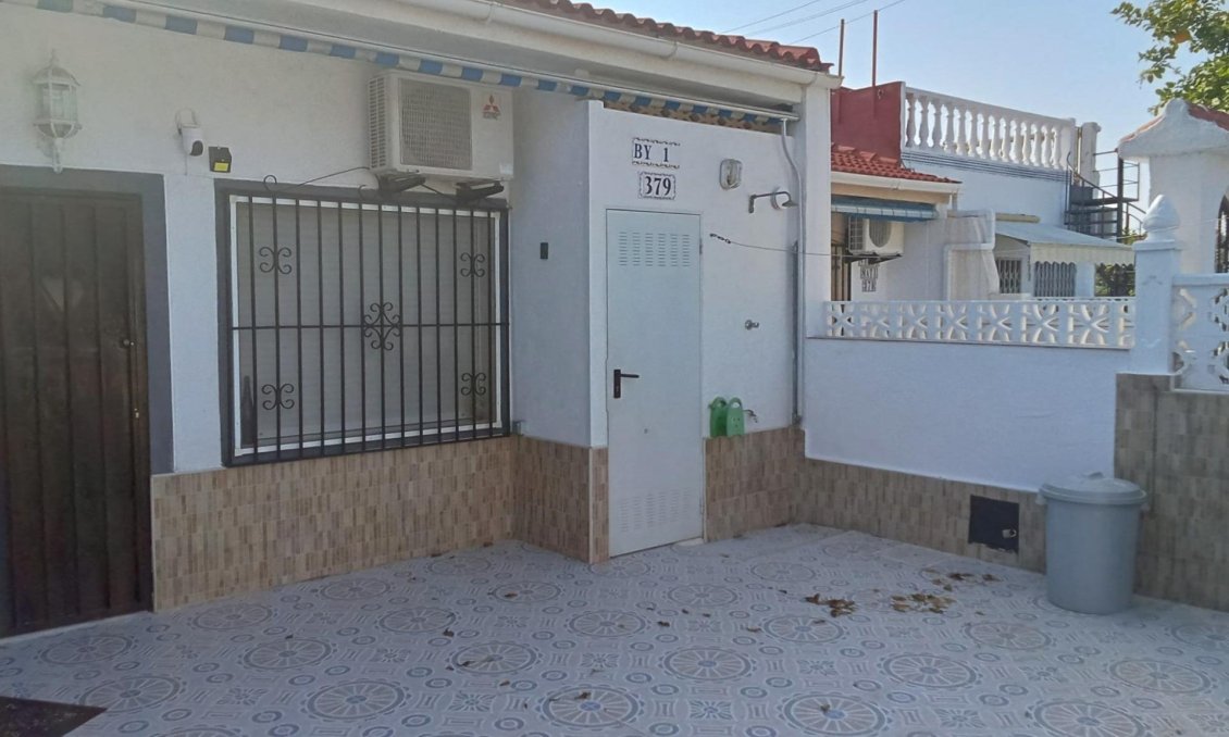 Resale - Bungalow -
Torrevieja - Torretas