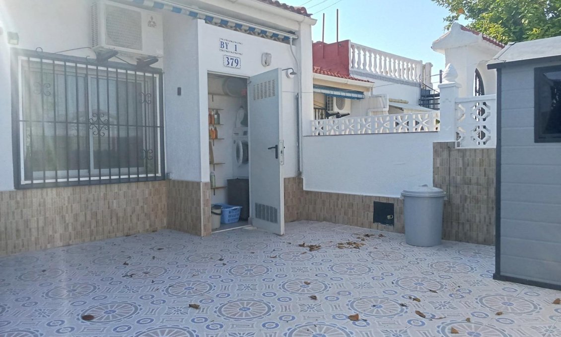Resale - Bungalow -
Torrevieja - Torretas
