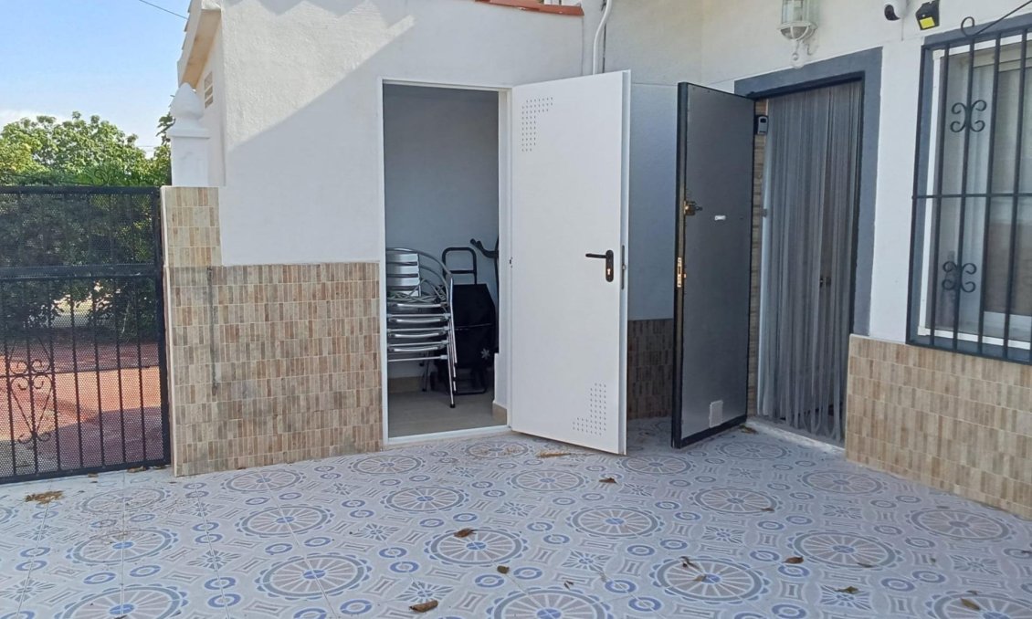 Resale - Bungalow -
Torrevieja - Torretas