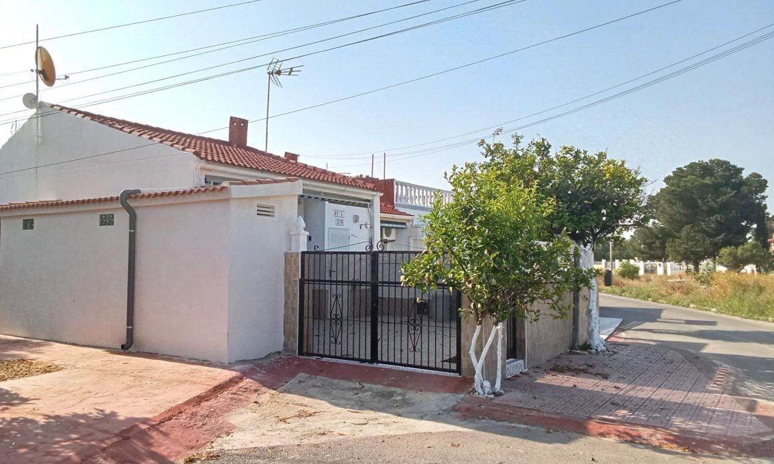Resale - Bungalow -
Torrevieja - Torretas