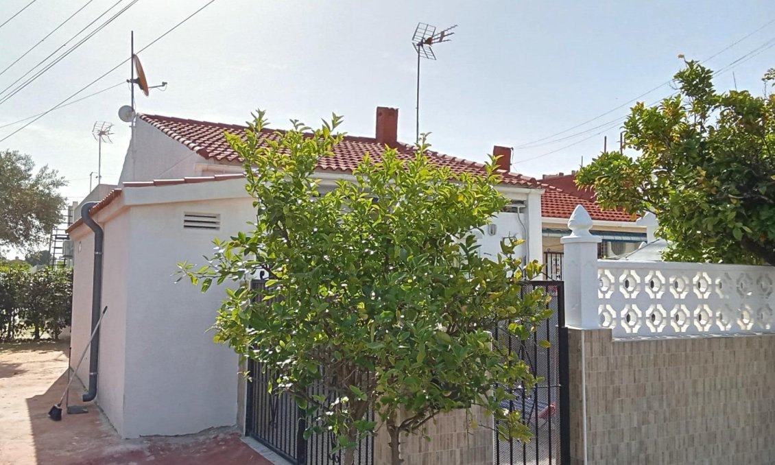 Resale - Bungalow -
Torrevieja - Torretas