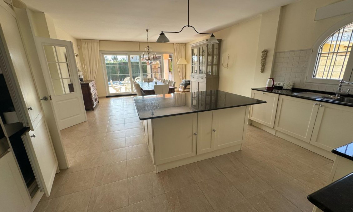 Resale - Villa -
Orihuela Costa - Playa Flamenca