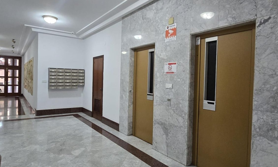 Resale - Apartment -
Torrevieja - Centro