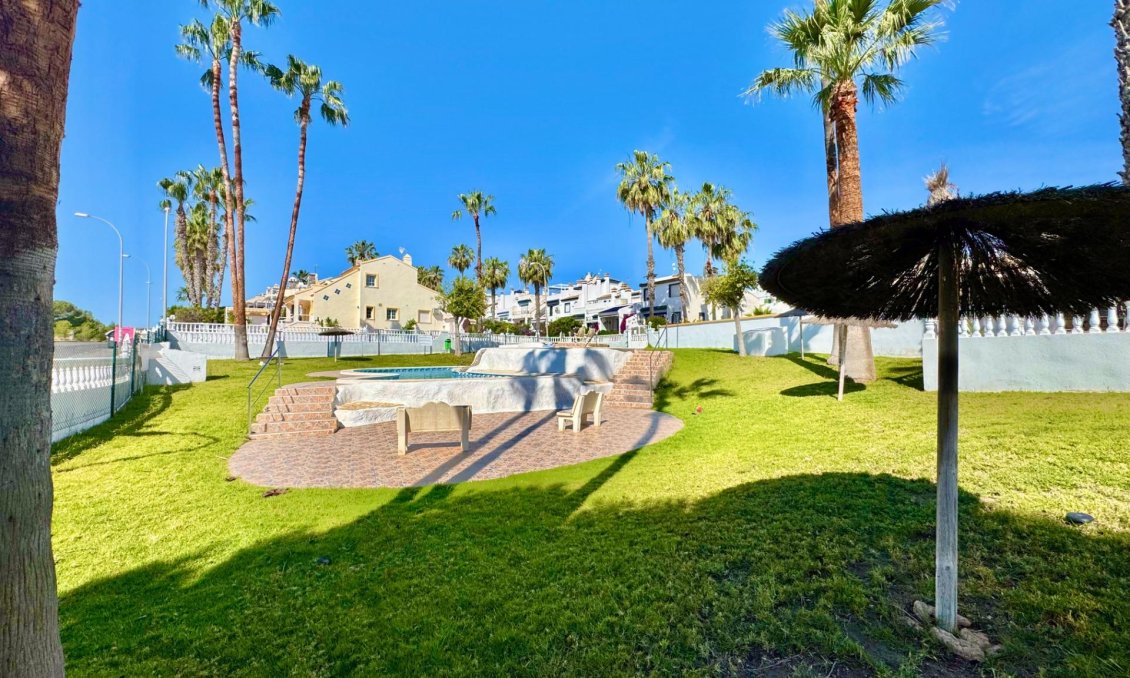 Resale - Bungalow -
Orihuela Costa - Villamartín-las Filipinas