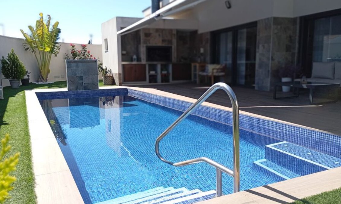 Resale - Villa -
Daya Nueva - Costa Blanca