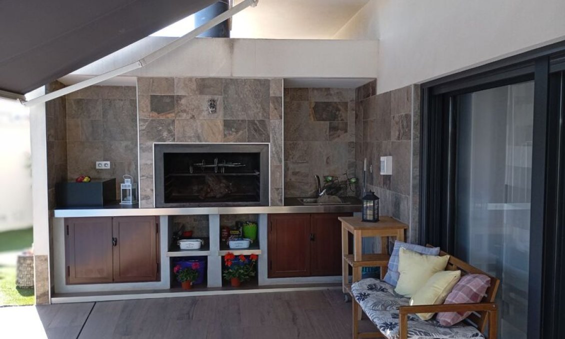 Resale - Villa -
Daya Nueva - Costa Blanca