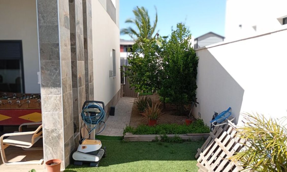 Resale - Villa -
Daya Nueva - Costa Blanca