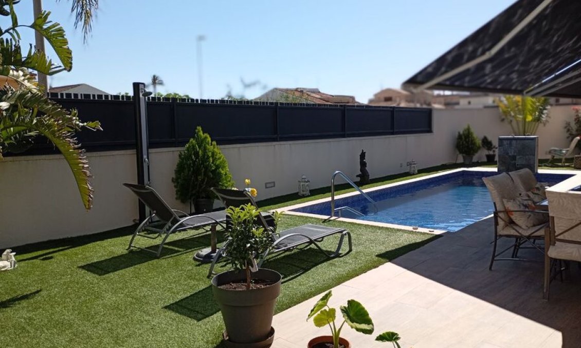 Resale - Villa -
Daya Nueva - Costa Blanca