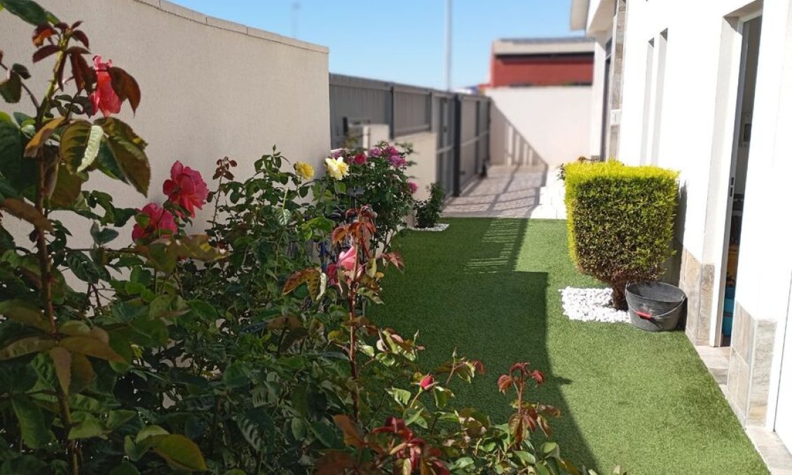 Resale - Villa -
Daya Nueva - Costa Blanca
