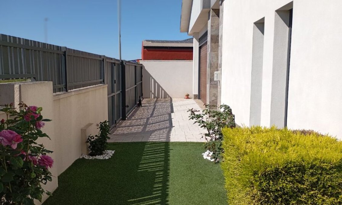 Resale - Villa -
Daya Nueva - Costa Blanca