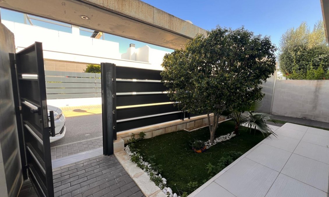 Resale - Villa -
Orihuela Costa - Lomas de Cabo Roig