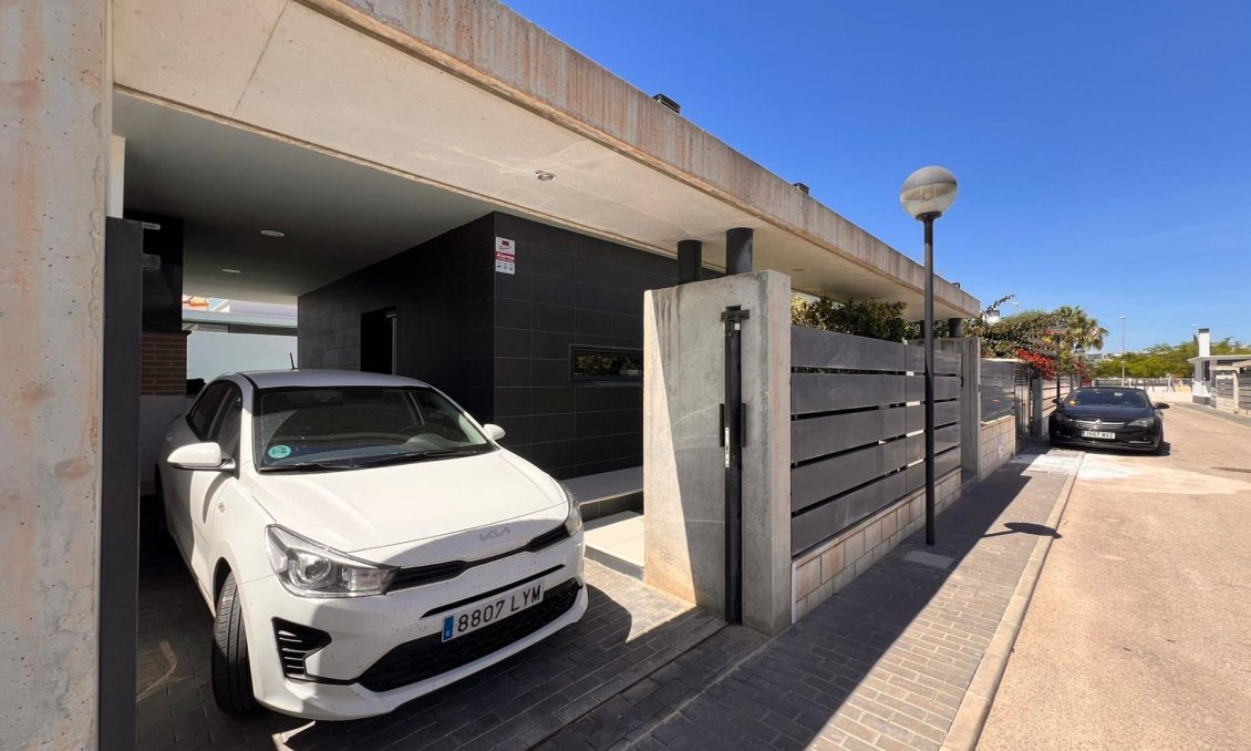 Resale - Villa -
Orihuela Costa - Lomas de Cabo Roig