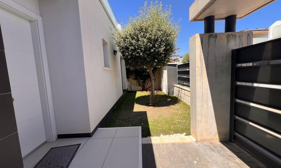 Resale - Villa -
Orihuela Costa - Lomas de Cabo Roig