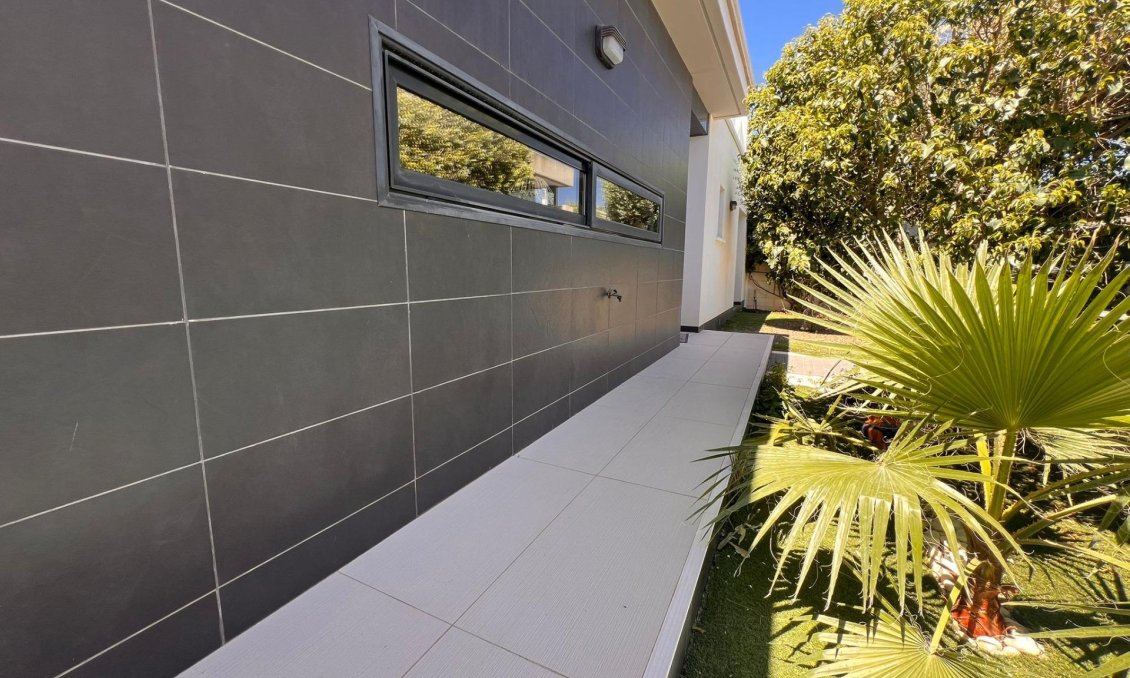 Resale - Villa -
Orihuela Costa - Lomas de Cabo Roig