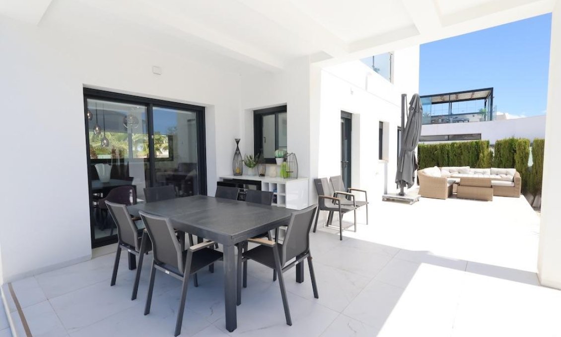 Resale - Villa -
Rojales - Inland