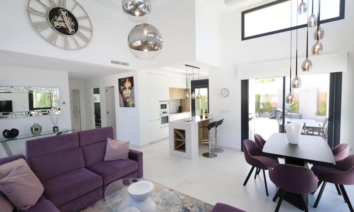 Resale - Villa -
Rojales - Inland