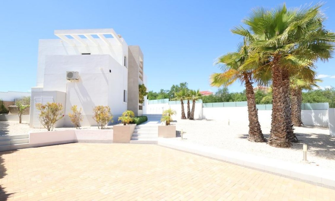 Resale - Villa -
Rojales - Inland