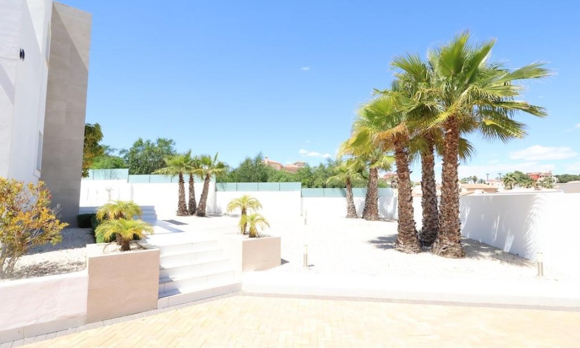 Resale - Villa -
Rojales - Inland