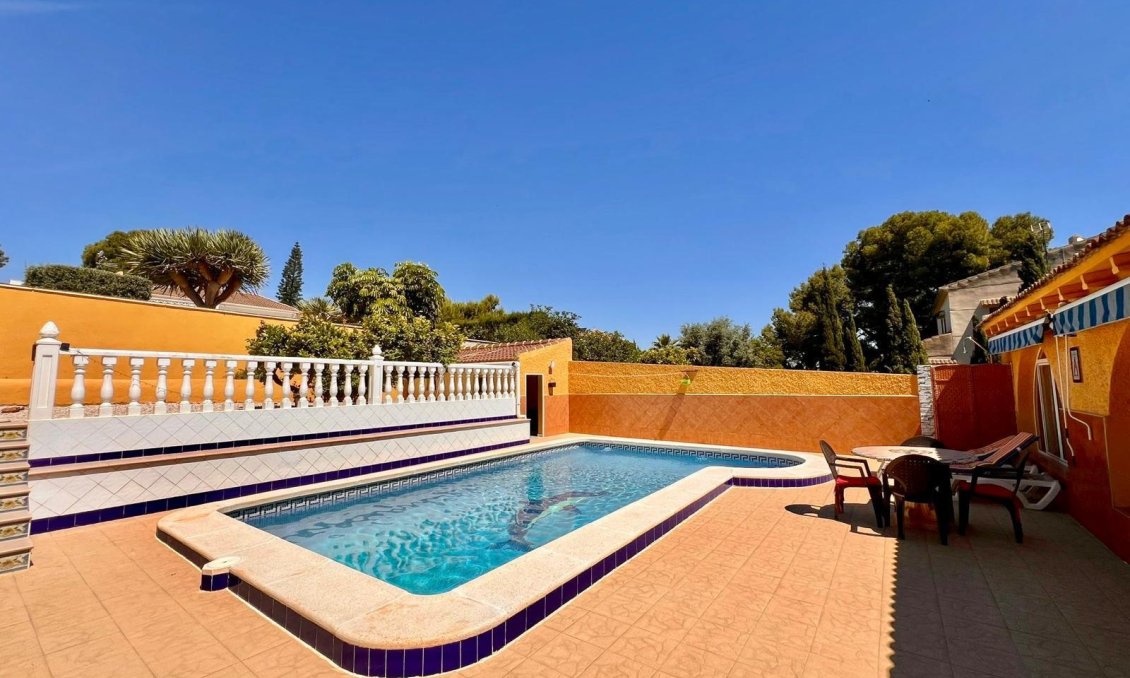 Resale - Villa -
Torrevieja - Los Balcones