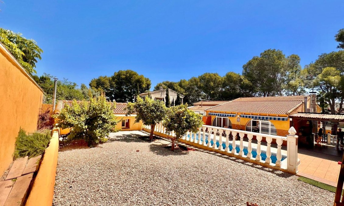 Resale - Villa -
Torrevieja - Los Balcones