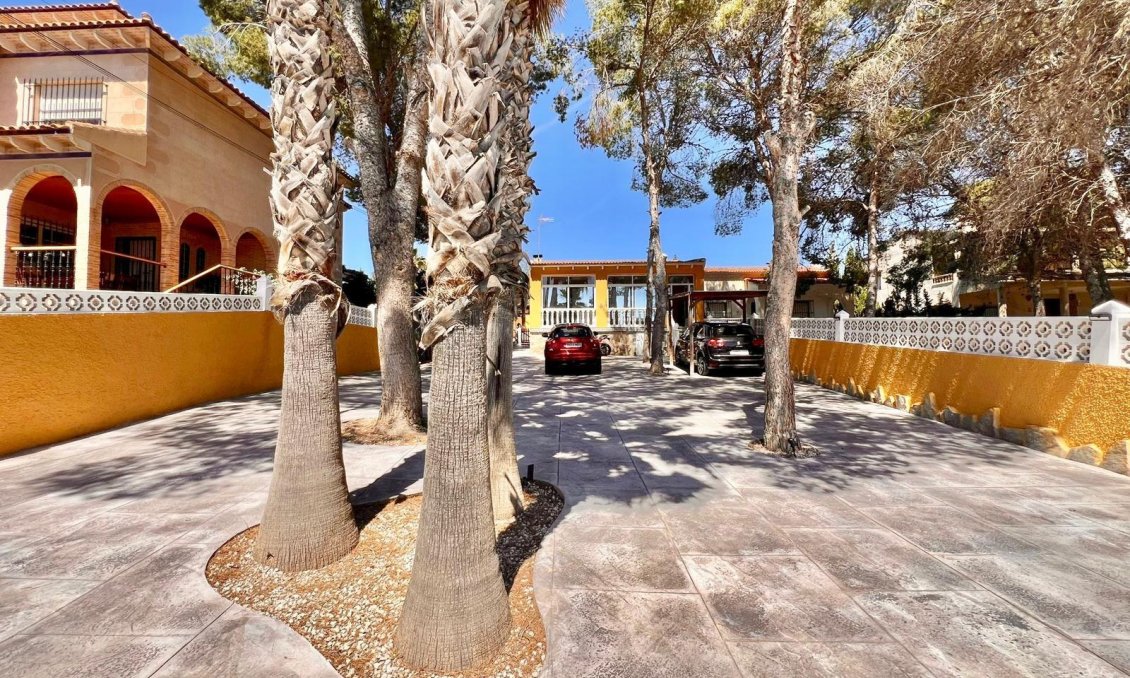 Resale - Villa -
Torrevieja - Los Balcones