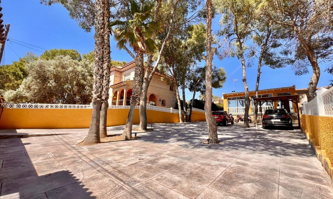 Resale - Villa -
Torrevieja - Los Balcones