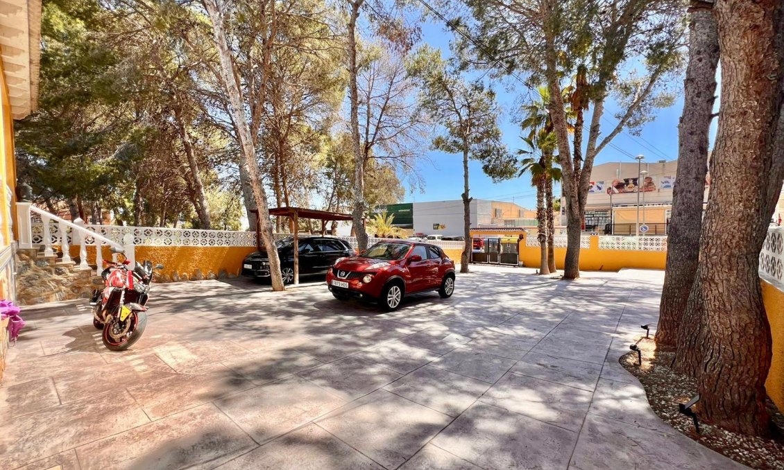 Resale - Villa -
Torrevieja - Los Balcones
