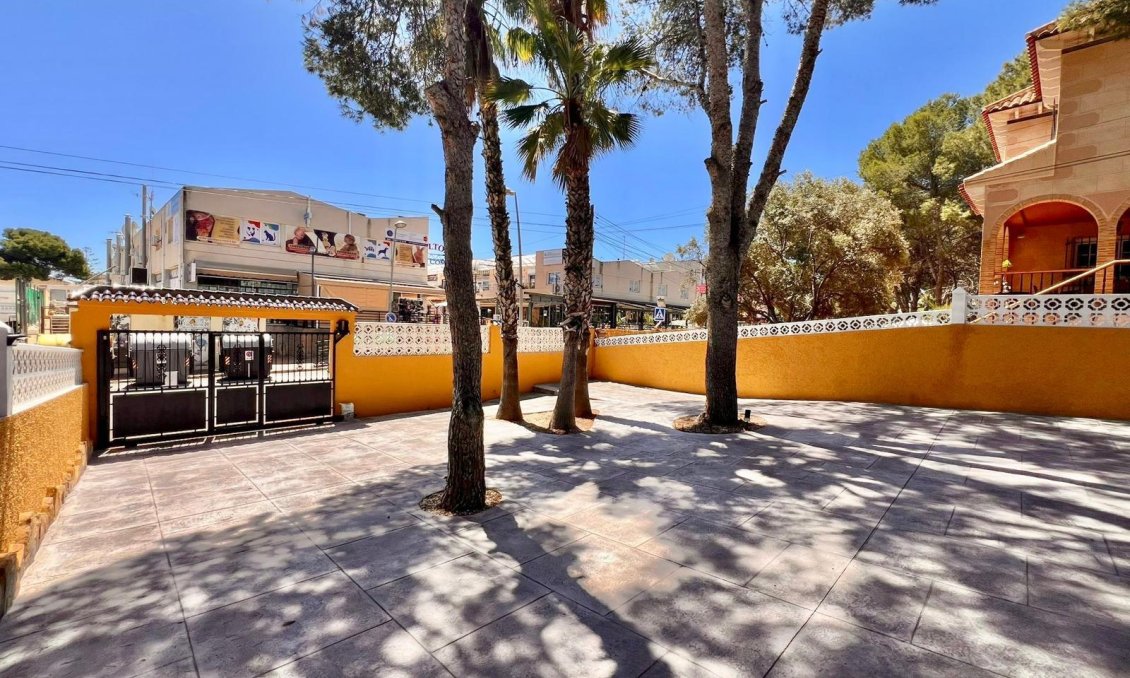 Resale - Villa -
Torrevieja - Los Balcones
