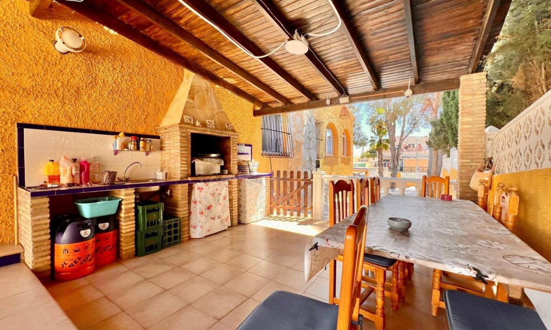 Resale - Villa -
Torrevieja - Los Balcones