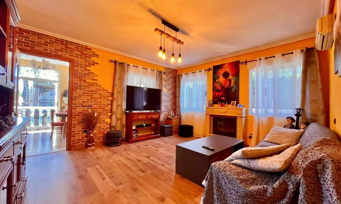 Resale - Villa -
Torrevieja - Los Balcones