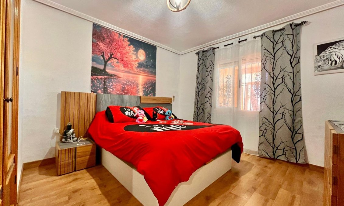 Resale - Villa -
Torrevieja - Los Balcones