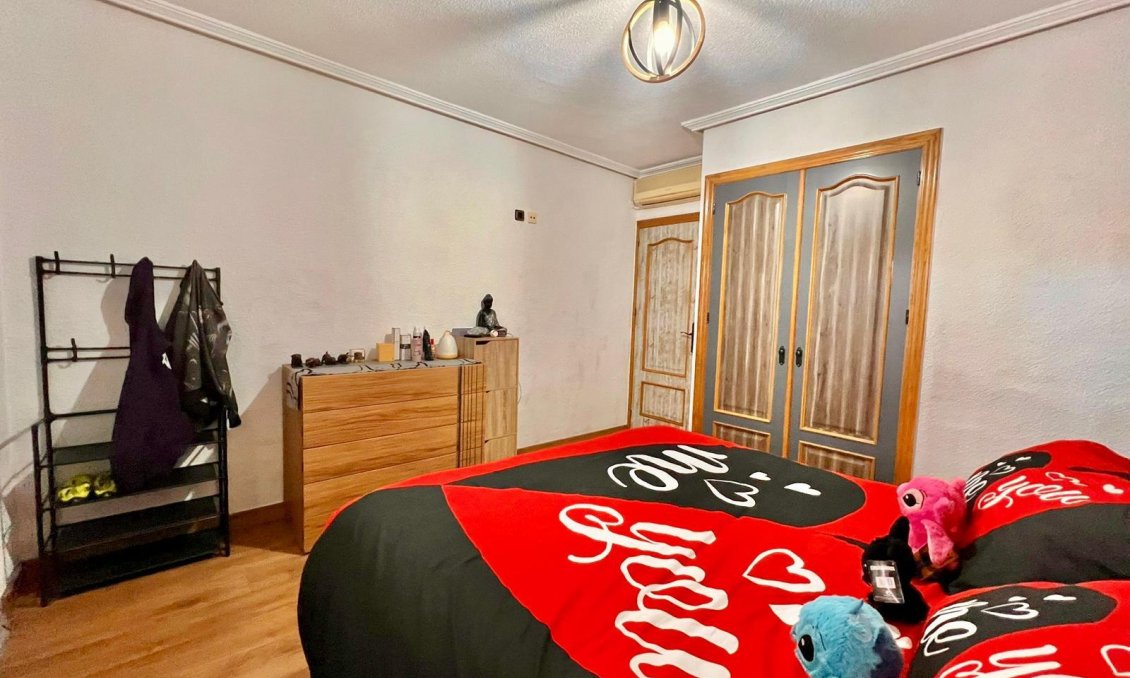 Resale - Villa -
Torrevieja - Los Balcones