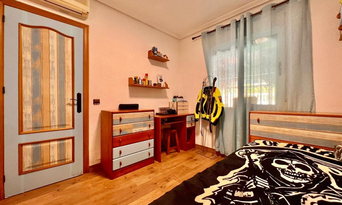 Resale - Villa -
Torrevieja - Los Balcones