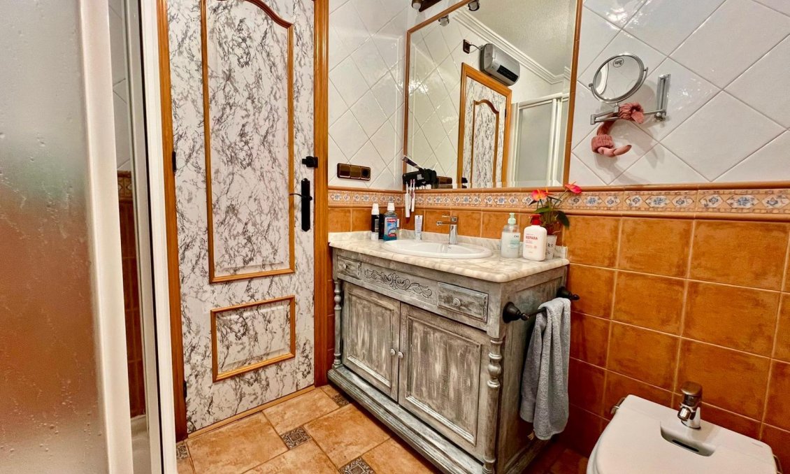 Resale - Villa -
Torrevieja - Los Balcones