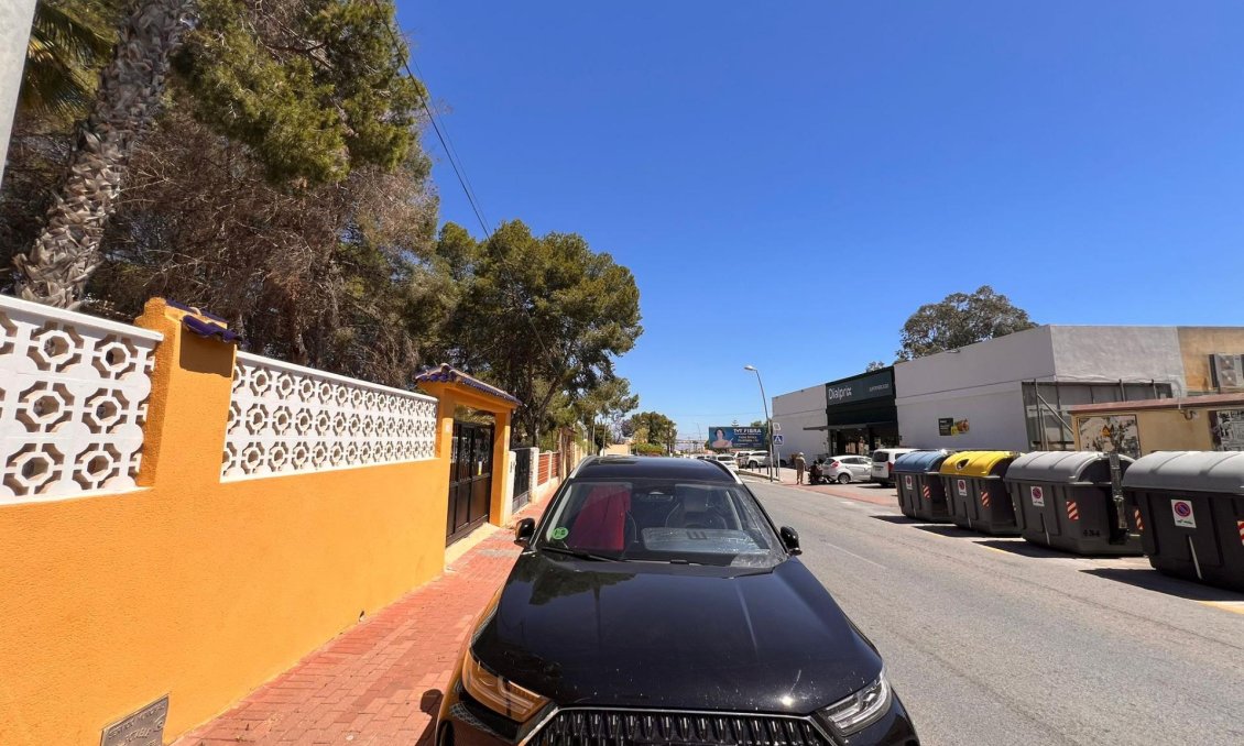 Resale - Villa -
Torrevieja - Los Balcones