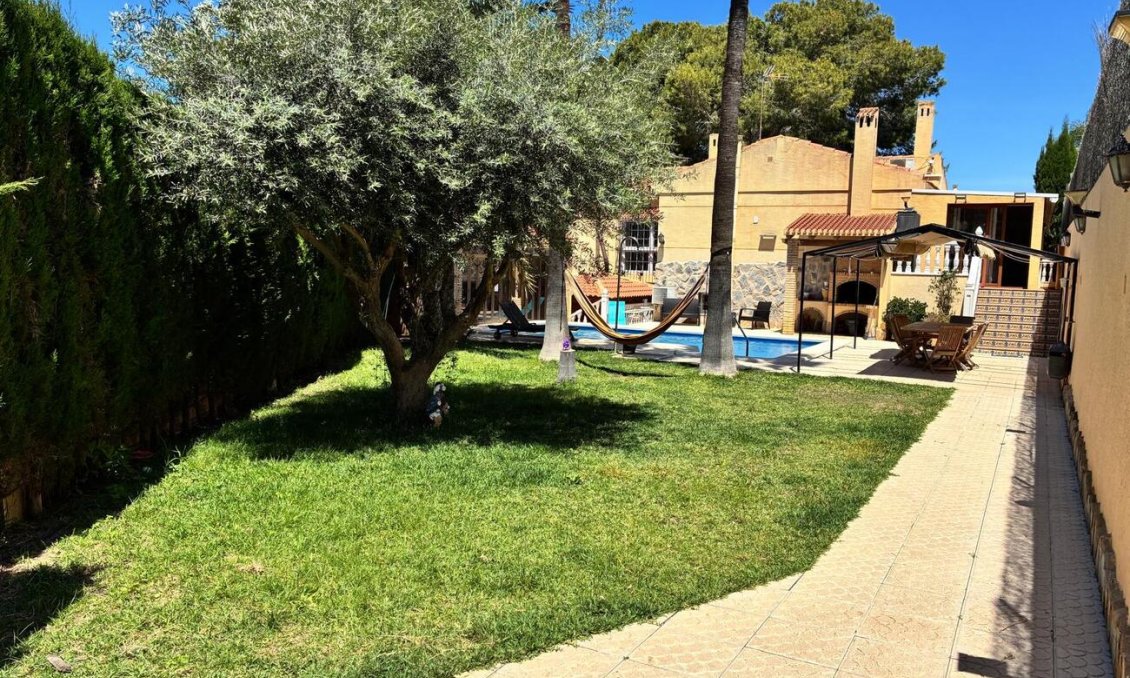 Resale - Villa -
Los Balcones - Costa Blanca