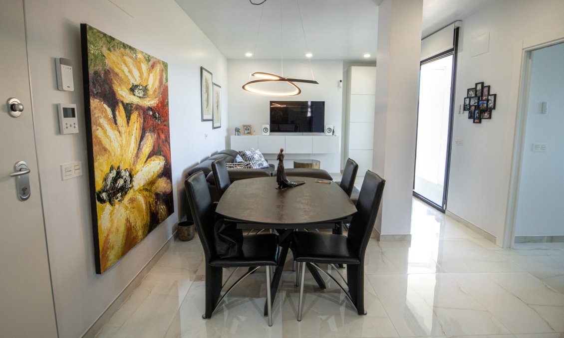 Resale - Penthouse -
Los Altos - AMANECER